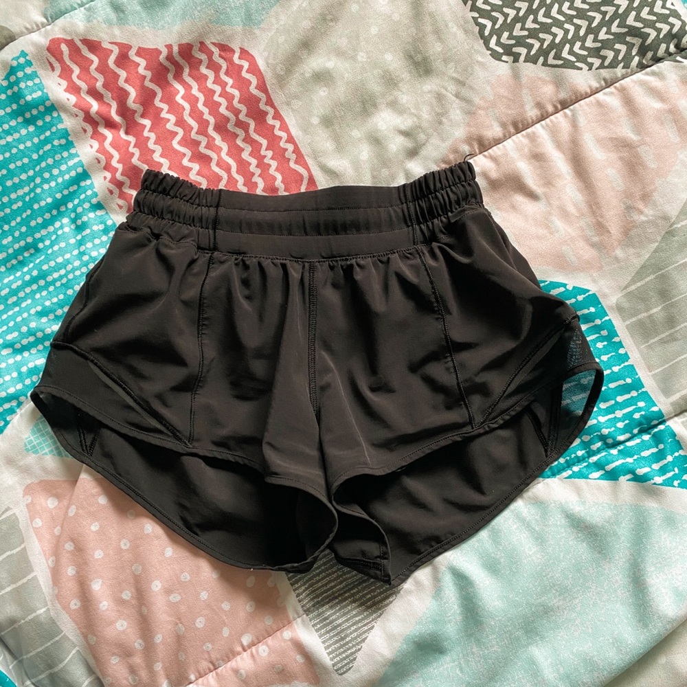 black lululemon hotty hot shorts‼️